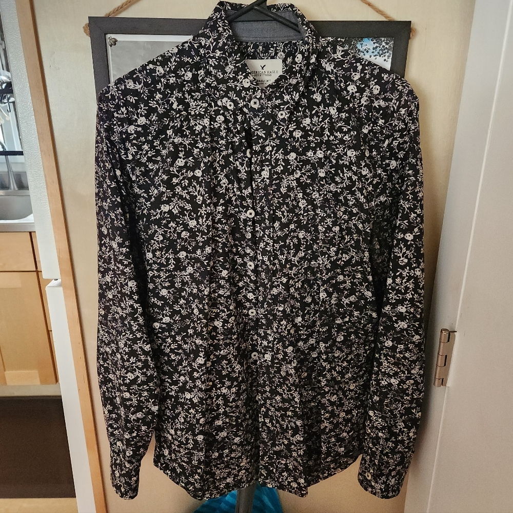 American Eagle Long Sleeve Floral Shirt